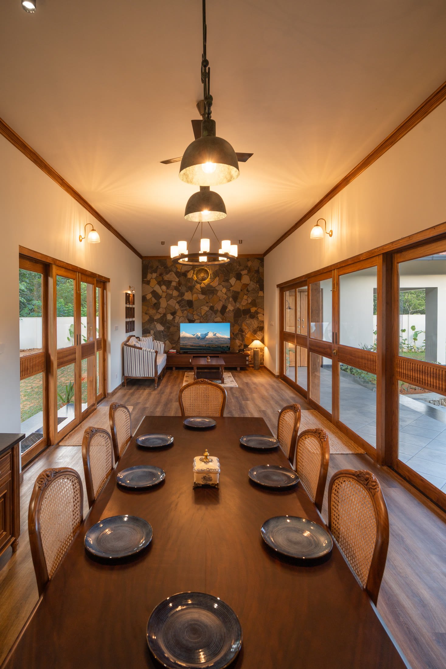 Long dining table beneath warm lights at Planters Courtyard