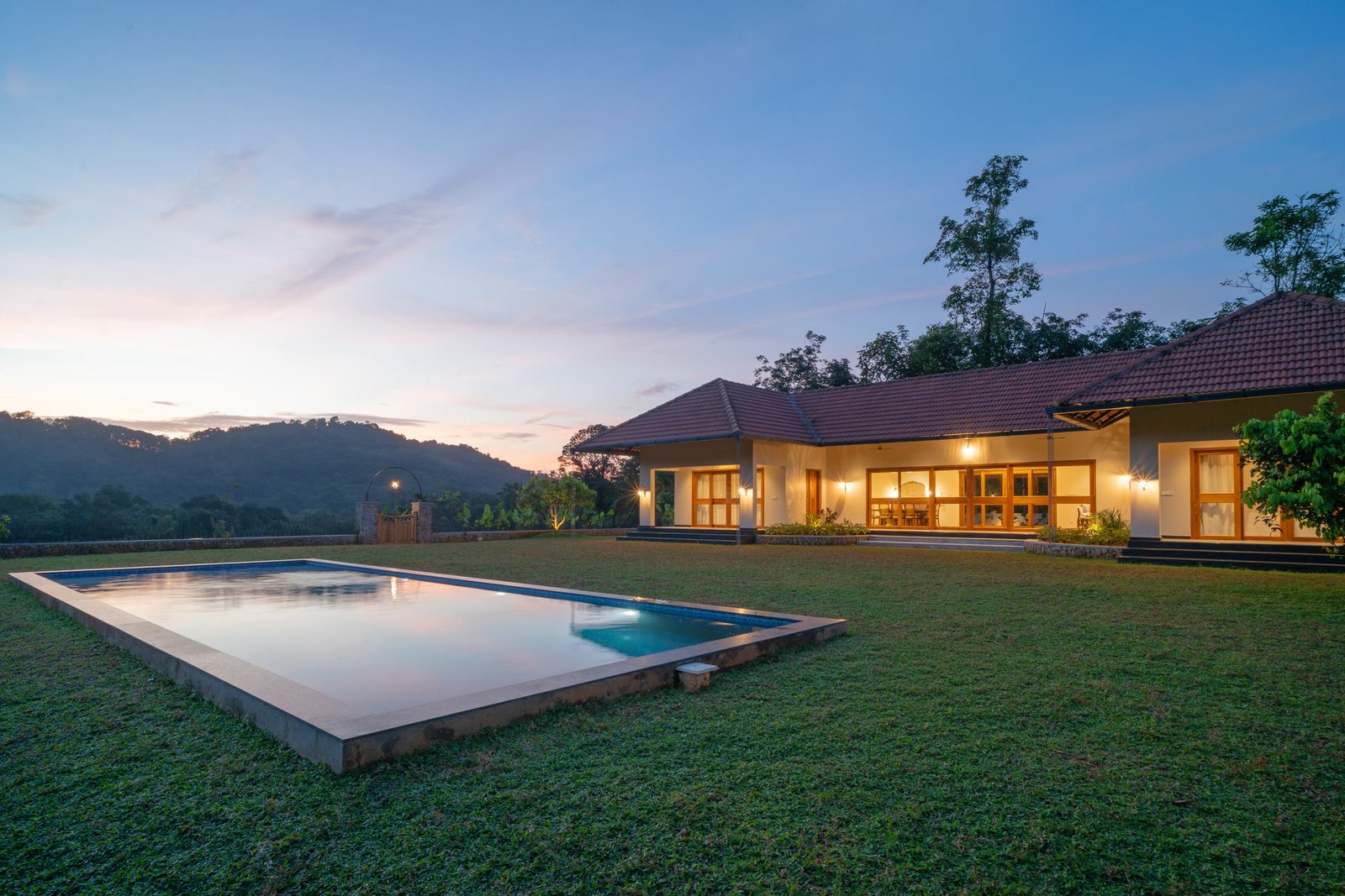 Planters Courtyard and the private pool at twilight